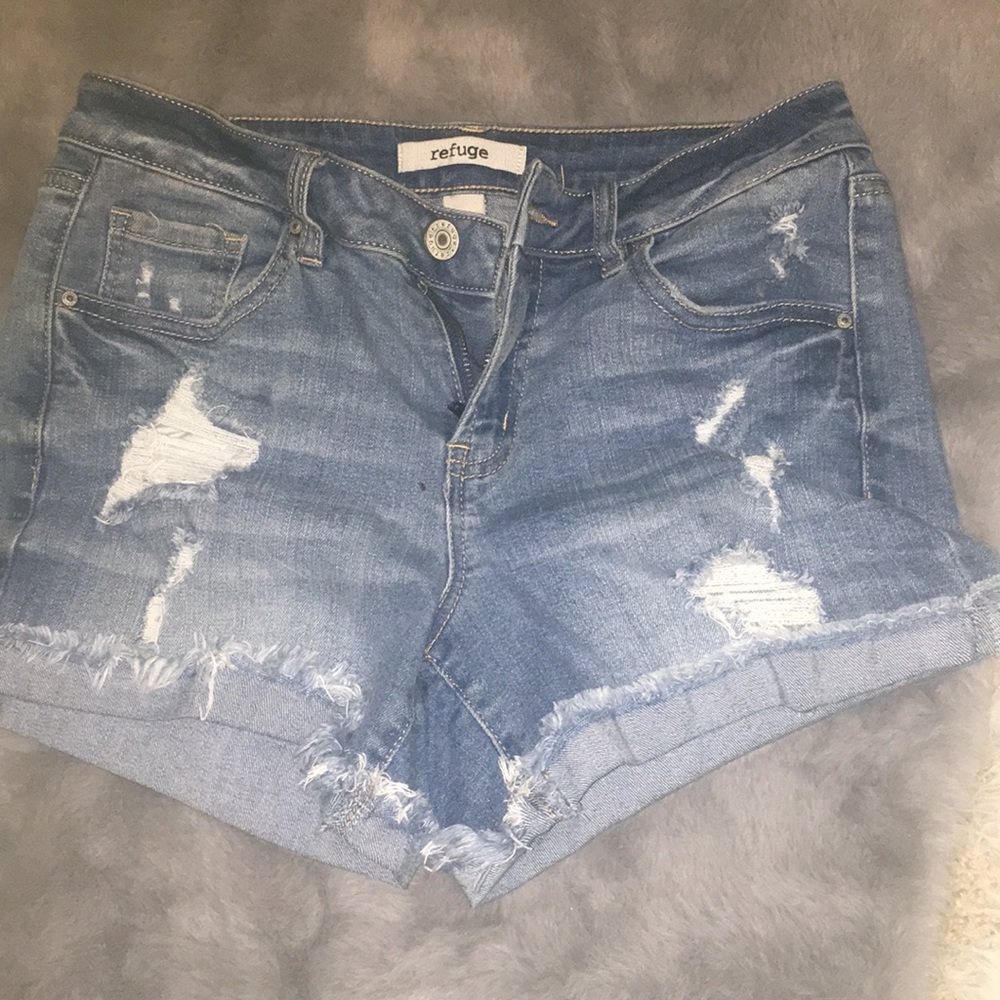 Distressed Jean Shorts 🌅